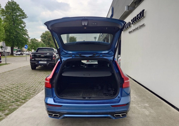 Volvo V60 cena 174900 przebieg: 101968, rok produkcji 2020 z Skoki małe 781